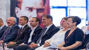 İzmir sahneye çıkıyor