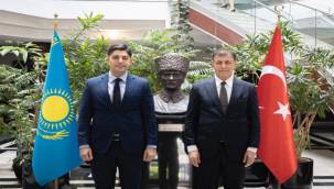 Başkan Tugay'dan Kazakistan iş dünyasına İzmir daveti
