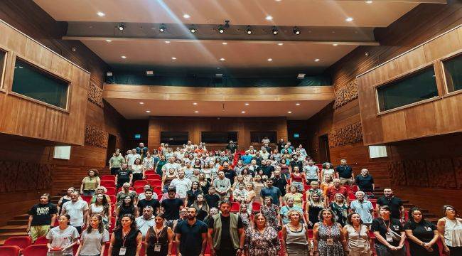 Gençlerin ortak hikâyesi sahneye taşındı