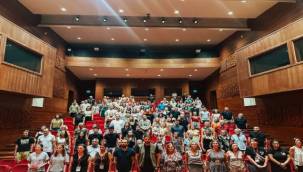 Gençlerin ortak hikâyesi sahneye taşındı